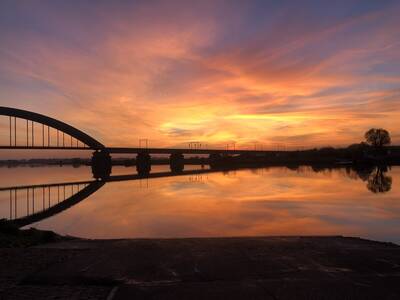 ondergaande-zon-bij-brug